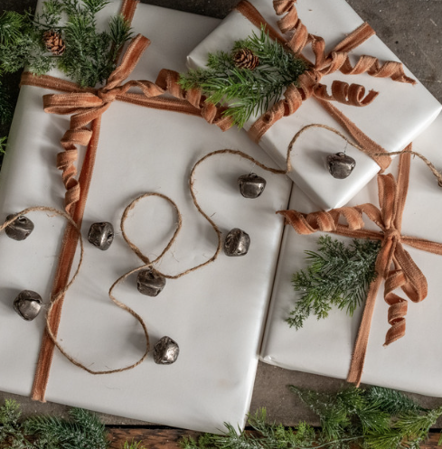 6' antiqued 1.25" silver bell garland