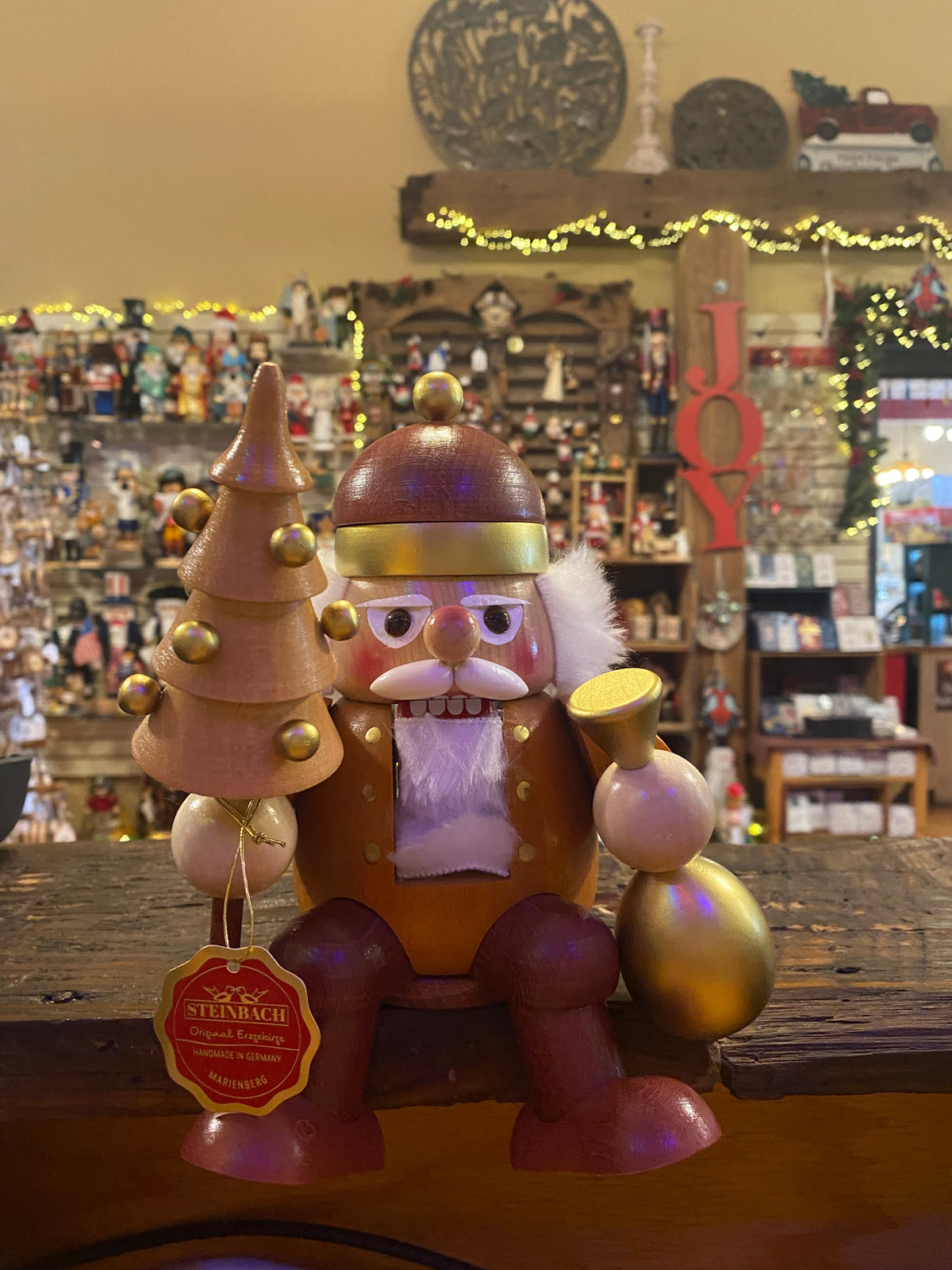 Natural Gold Santa Shelf Sitter